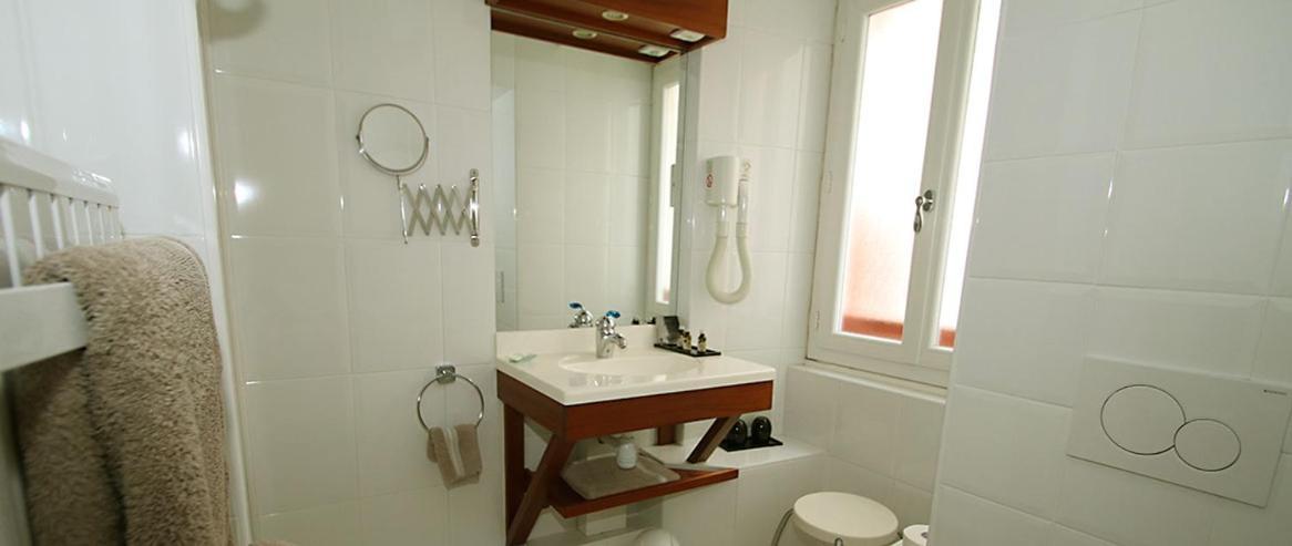 Hotel Les Almadies - Coeur De Ville Saint-Jean-de-Luz Εξωτερικό φωτογραφία