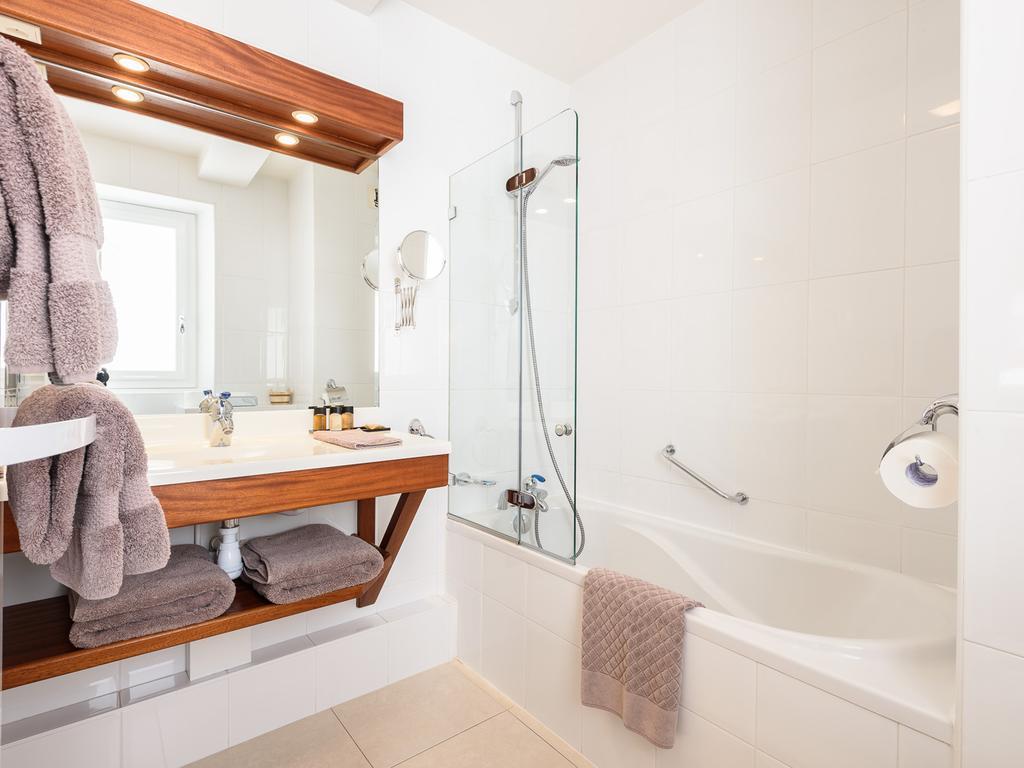 Hotel Les Almadies - Coeur De Ville Saint-Jean-de-Luz Εξωτερικό φωτογραφία