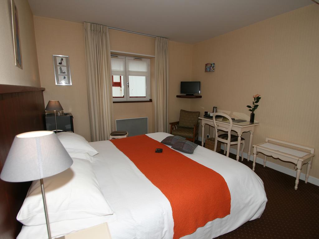 Hotel Les Almadies - Coeur De Ville Saint-Jean-de-Luz Δωμάτιο φωτογραφία